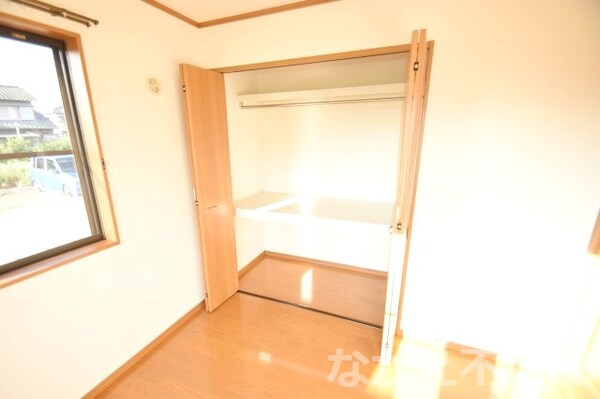収納(小物を収納するのに便利です)