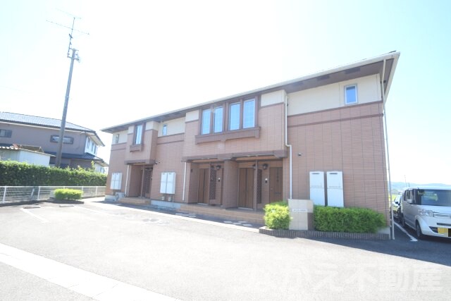 物件外観写真1　(外観もきれいです)