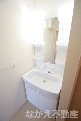 物件内観写真8　(忙しい朝には欠かせない洗面所です)