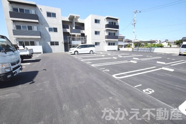 物件外観写真2　(駐車場です)