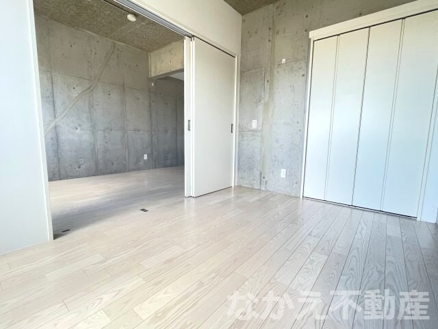 物件内観写真5　(開放的な寝室です)