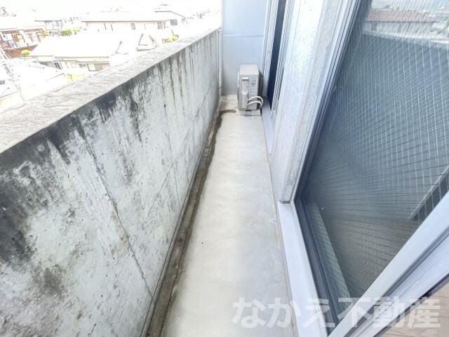 物件内観写真11　(お洗濯にも便利なバルコニー付き)