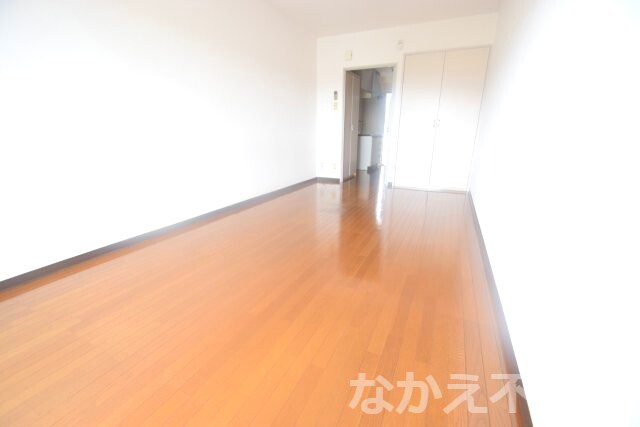 物件内観写真4　(落ち着いた色調の寝室です)