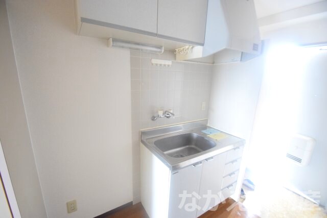 物件内観写真5　(コンパクトなキッチンで掃除もラクラク)