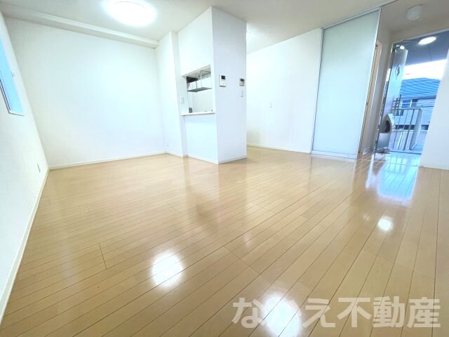 物件内観写真2　(ゆったり過ごせる居間です)