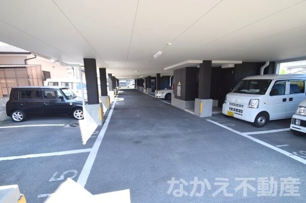 駐車場(駐車場に車を止められます)