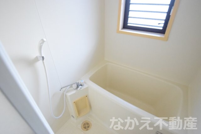 物件内観写真8　(落ち着いた空間のお風呂です)