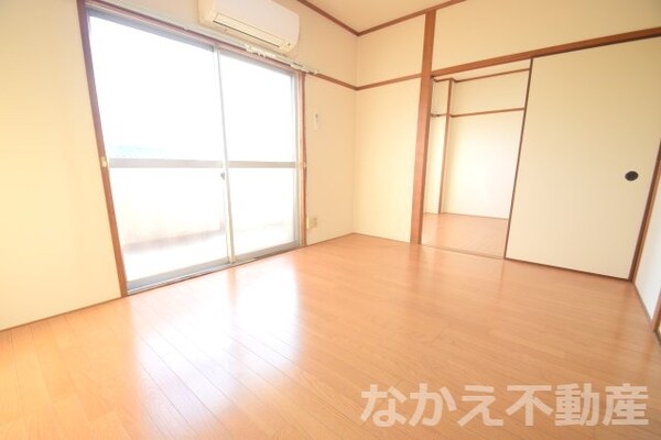 居室(ゆったり過ごせる居間です)