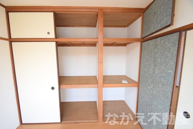 物件内観写真8　(ちょっとした収納スペースも充実しています)