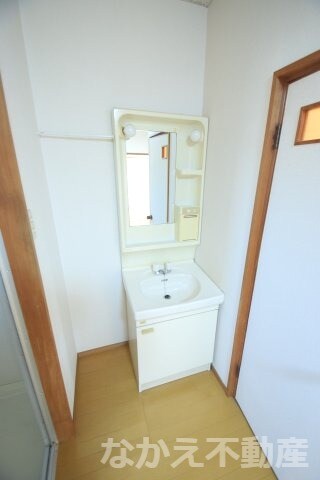 物件内観写真10　(忙しい朝には欠かせない洗面所です)