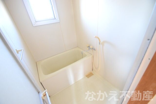 物件内観写真11　(コンパクトで使いやすいお風呂です)