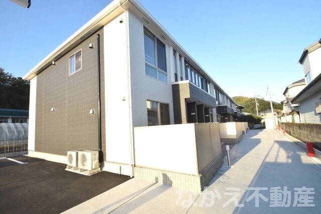 物件外観写真1　(おしゃれな外観です)