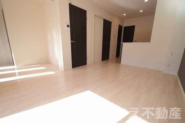 居室(こちらのリビングで趣味の時間をお楽しみください)