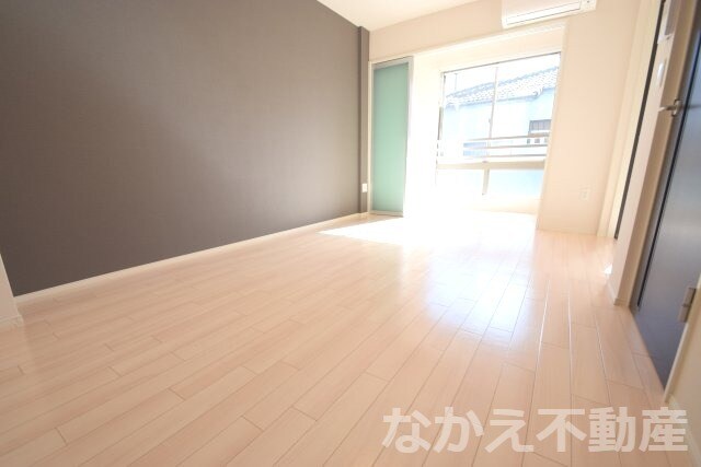 物件内観写真3　(ゆったり過ごせる居間です)