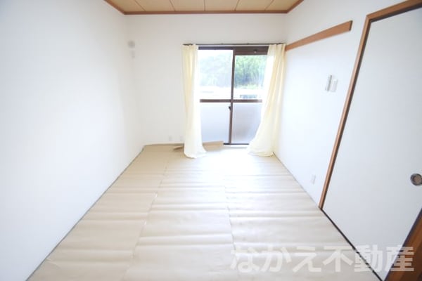 寝室(広くて明るい寝室)