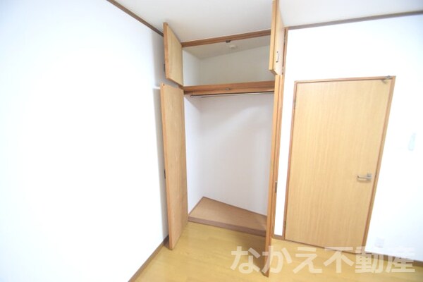 収納(小物を収納するのに便利です)