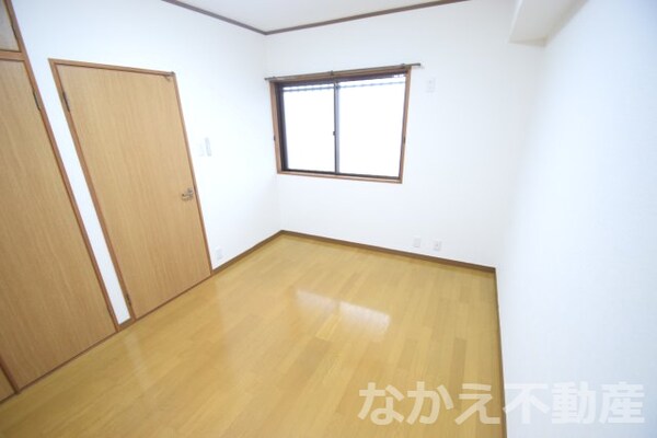 寝室(広くて明るい寝室)