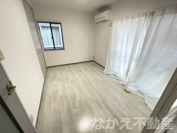 居室(おしゃれな居間です)