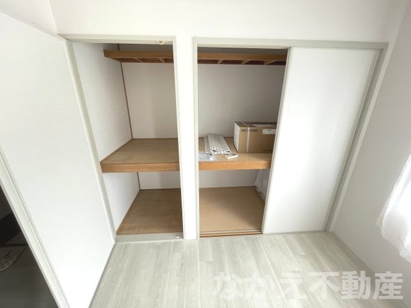 収納(小物を収納するのに便利です)