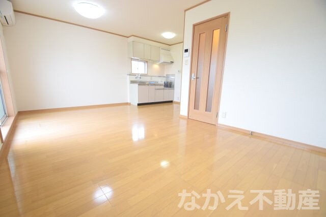 物件内観写真2　(使いやすいリビングです)