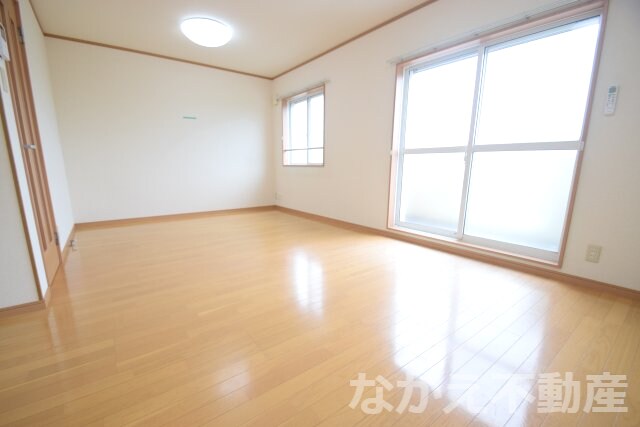 物件内観写真3　(ゆったりとしたリビングです)