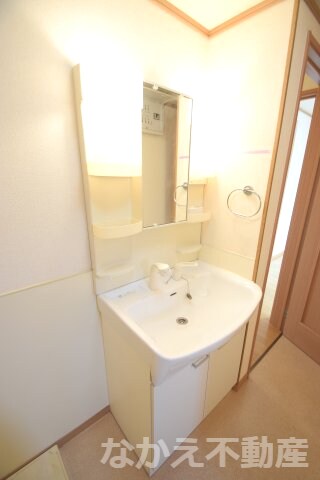 物件内観写真8　(脱衣スペースもあります)