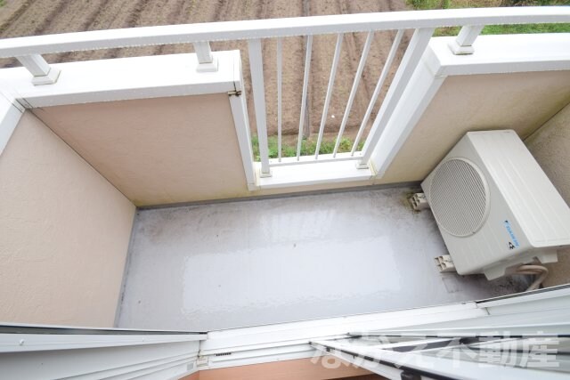 物件内観写真11　(暖かな日差しのふりそそぐバルコニー)