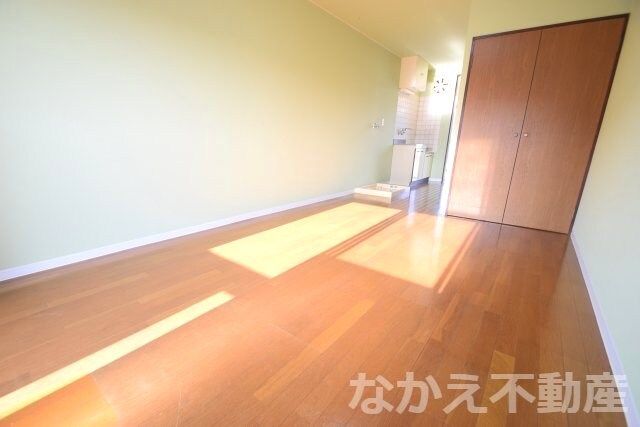 物件内観写真6　(広々とした洋室です)