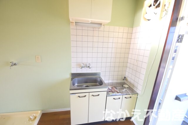 物件内観写真7　(コンパクトなキッチンで掃除もラクラク)