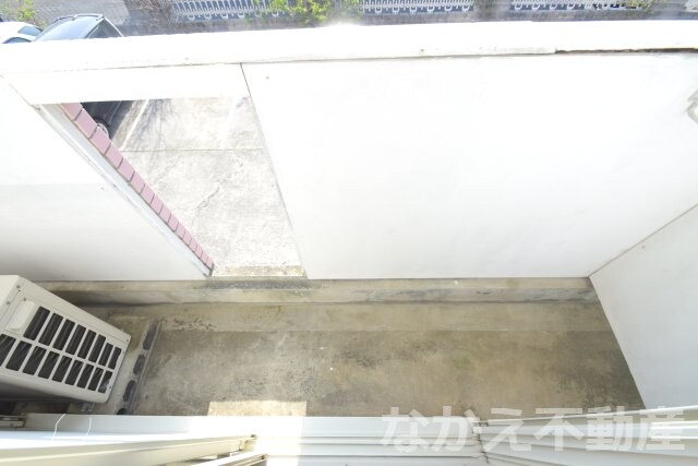 物件内観写真13　(開放的で明るい空間を演出してくれるバルコニーです)