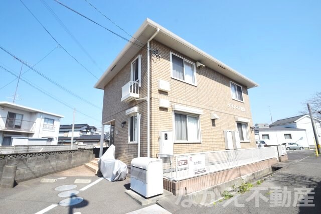 物件外観写真1　(落ち着いた雰囲気の外観です)