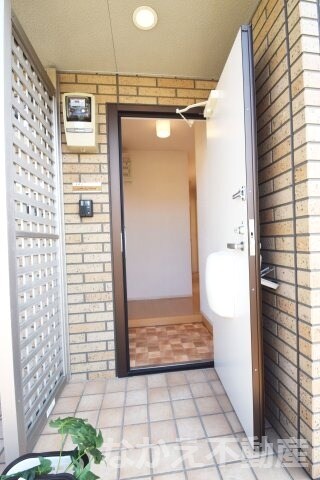 物件内観写真9　(シンプルで使いやすい玄関です)