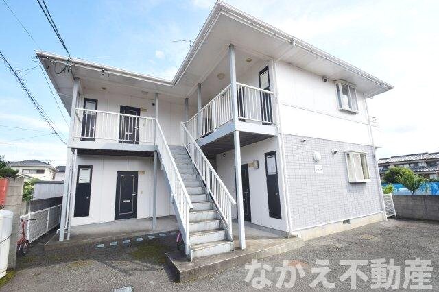 物件外観写真1　(落ち着いた雰囲気の外観です)