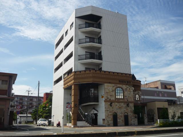 白亜ビル