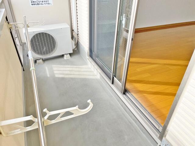 物件内観写真9　(外干し可能で広々)