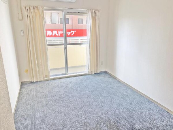 居室(洋室６畳サッシ側)