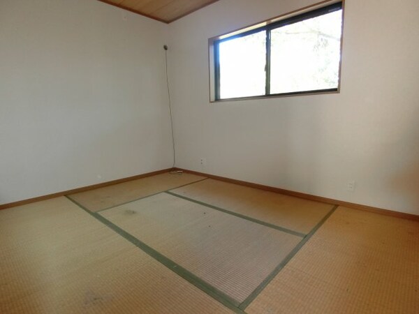 寝室(落ち着いて過ごせるお部屋なので、寝室にいかがでしょうか)