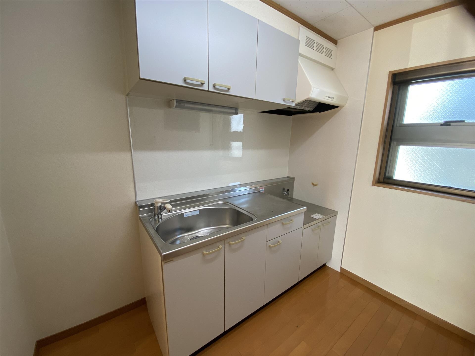 物件内観写真4　(都市ガス用ガスコンロをご用意ください)