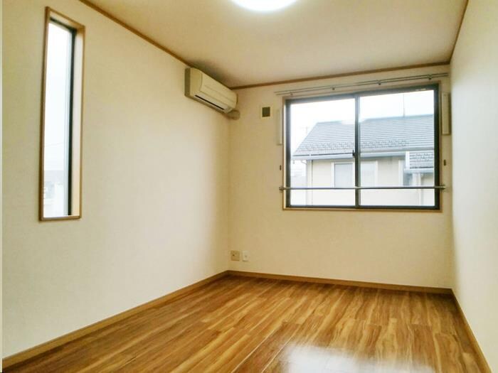 物件内観写真3　(すべて参考写真です。（101）・105はサイド窓なし。)