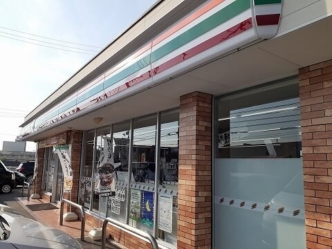 物件外観写真4　(セブンイレブン金沢1丁目店さんまで400m)