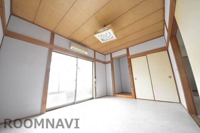 物件内観写真2　(おしゃれな居間です)