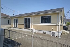 東中田三浦貸家１号棟外観写真