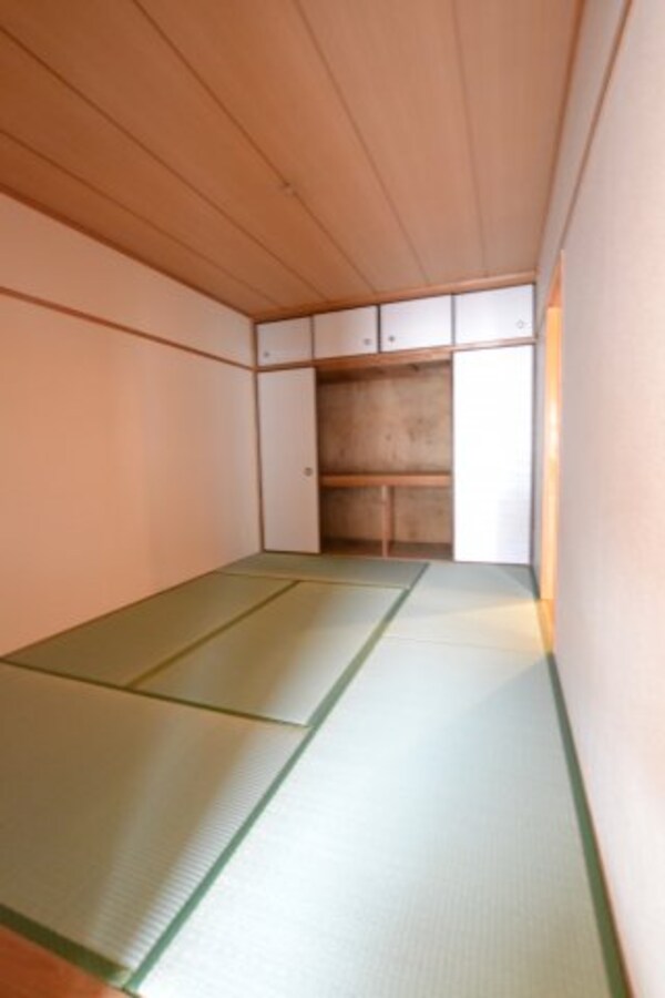 寝室(広くて明るい寝室)