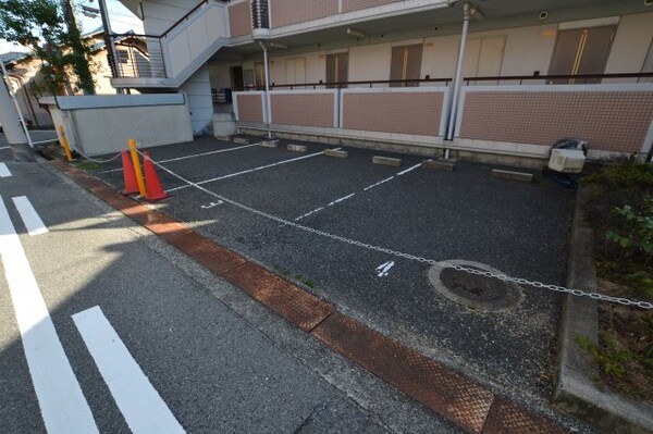 駐車場(駐車場に車を止められます)