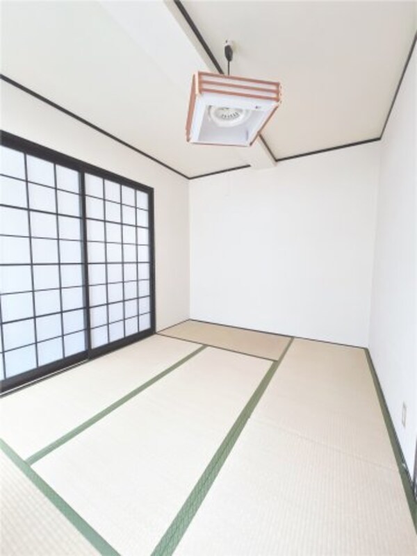 寝室(広くて明るい寝室)