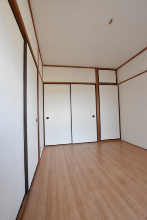寝室(広くて明るい寝室)