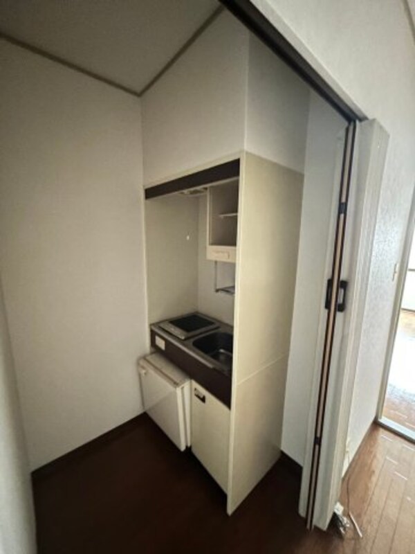 キッチン(同物件、別号室の参考写真です。)