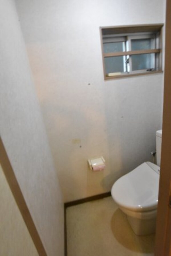 トイレ(同物件、類似間取りのイメージ写真です。)