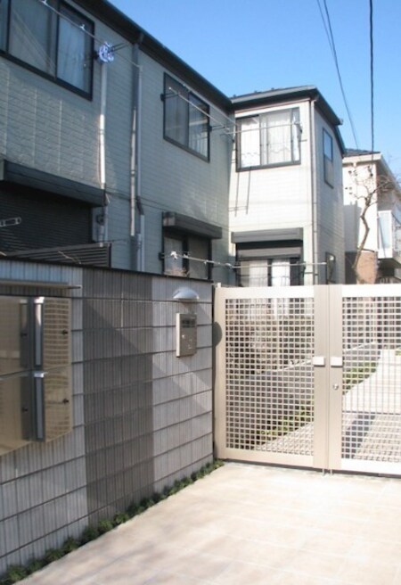FAMILLE外観写真