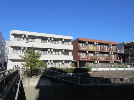 Akis Court外観写真